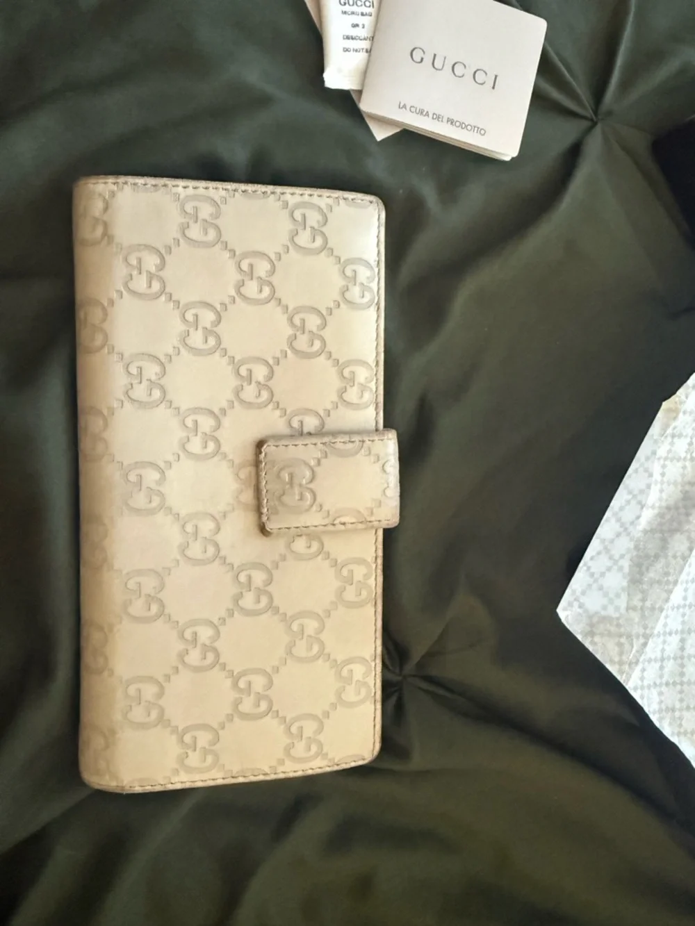 Gucci Beige Monogram Continental Wallet with Gold Accent - Picture 2 of 5